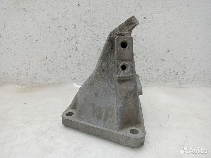 Кронштейн двигателя audi A6 C5 Правый