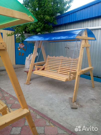 Садовые качели из дерева