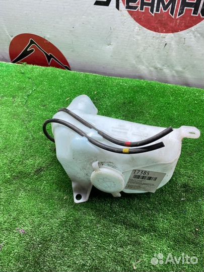 Бачок стеклоомывателя Toyota Rush J200E