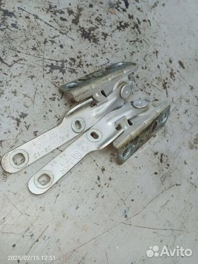 Петля капота Renault Logan 1.6 2009