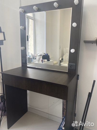 Гримерный стол для бровиста/визажиста