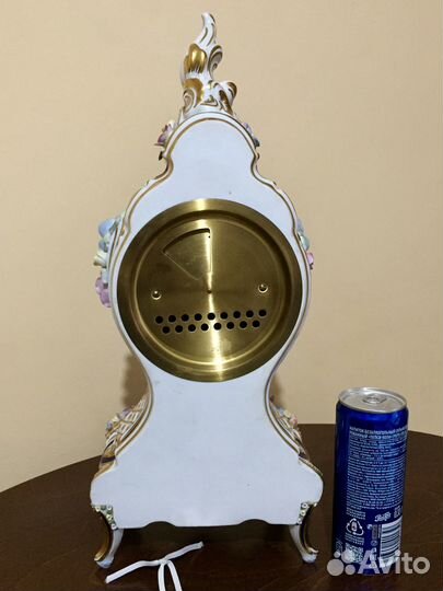 Фарфоровые часы. Высота-45 см. Германия