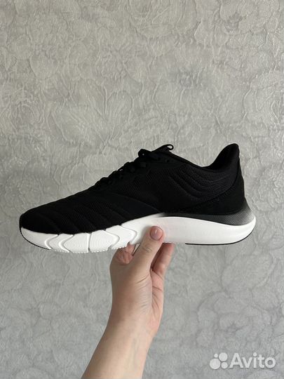 Кроссовки женские