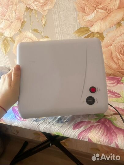 Лампа для сушки ногтей