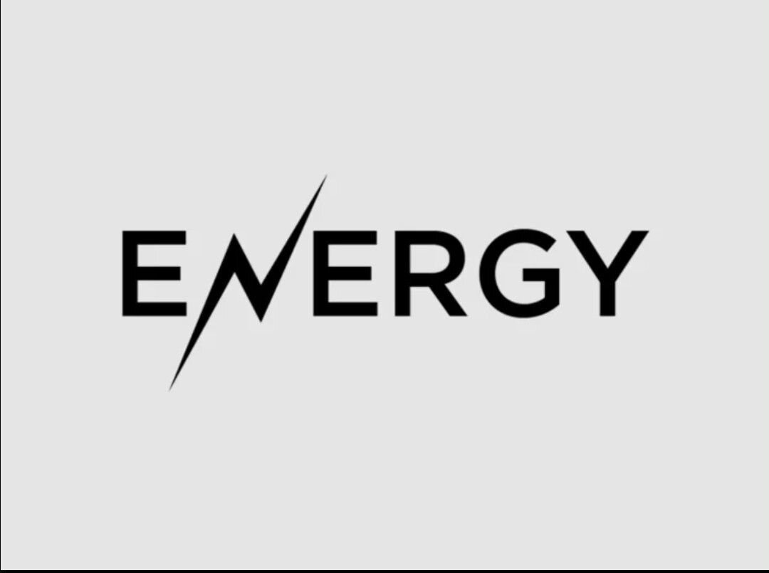 Логотип энерджи лайф вода капшагай. Energy надпись. Энерджи логотип. Energy дизайнерские логотипы. Надпись энергетики.