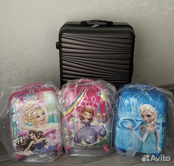 Чемодан детский новый