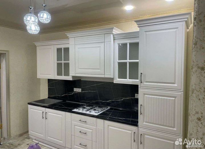 Цена за весь белый кухонный гарнитур с пеналом 3.3