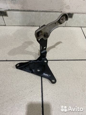 Кронштейн кпп Volkswagen Tiguan