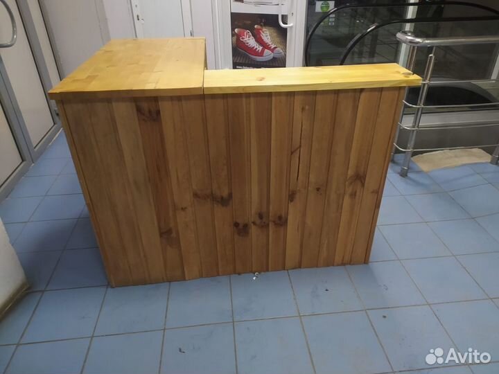 Продам торговое оборудование для магазина Одежды