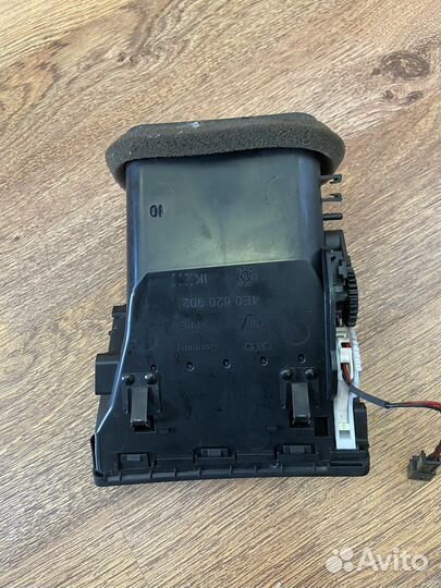 Дефлектор салона правый, левый Audi A8 D3