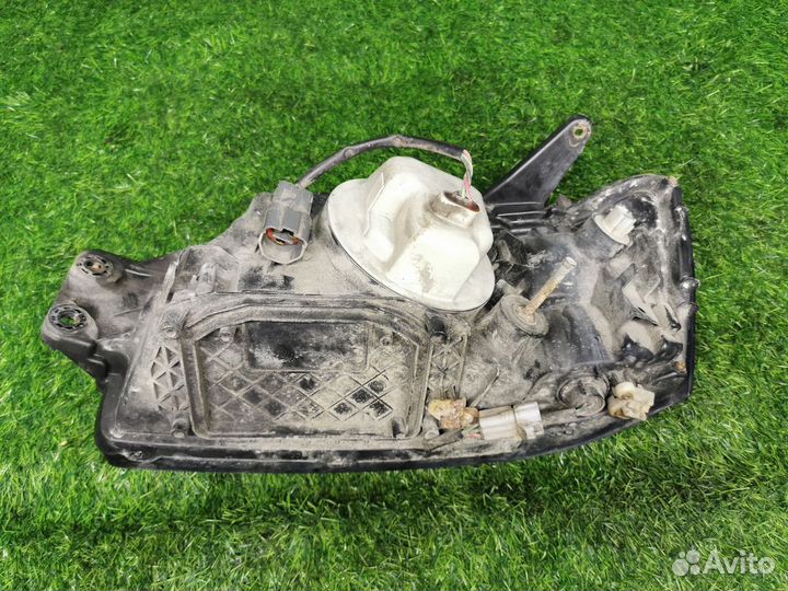 Фара Subaru Legacy