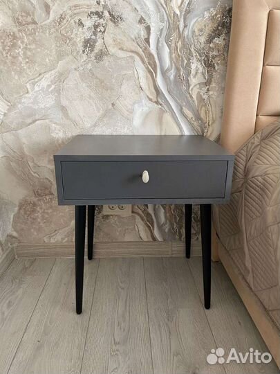 Прикроватная тумбочка