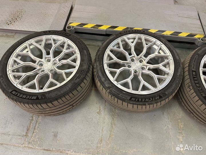 Кованые диски с шинами Michelin Pilot Sport 4 19x9