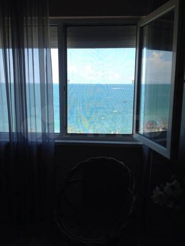 Коттедж 204 м² на участке 1 сот.