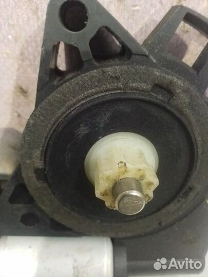 Моторчик стеклоподъемника задний правый Mazda 6