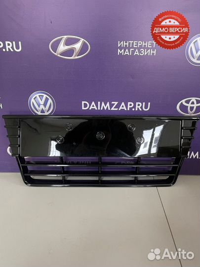 Решетка бампера глянцевая черная Ford Focus 3