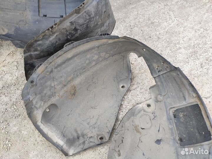 Подкрылок передний на Opel Zafira B