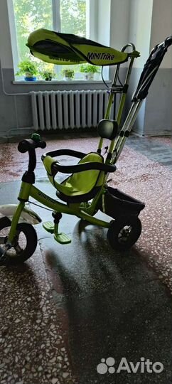 Трехколесный велосипед с ручкой