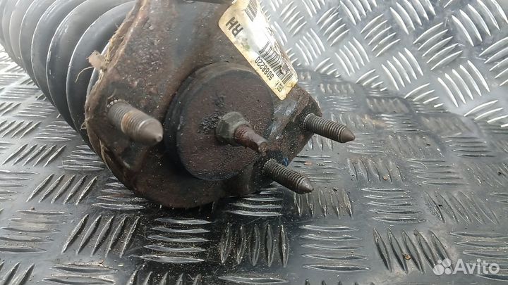 Стойка передняя правая dodge nitro 2007-2011