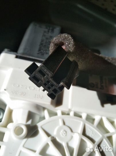 Стеклоподъемник передний правый Skoda Yeti 1.2