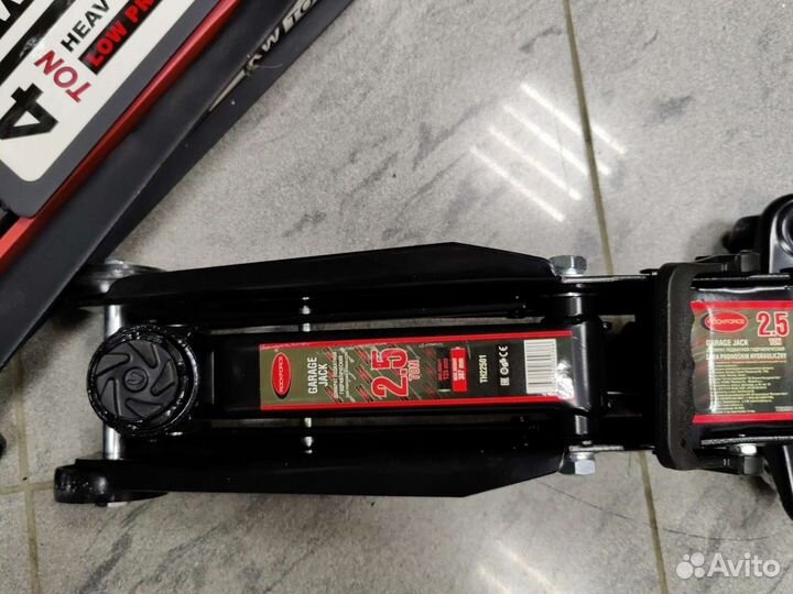 Домкрат подкатной Rockforce 2.5 т новый