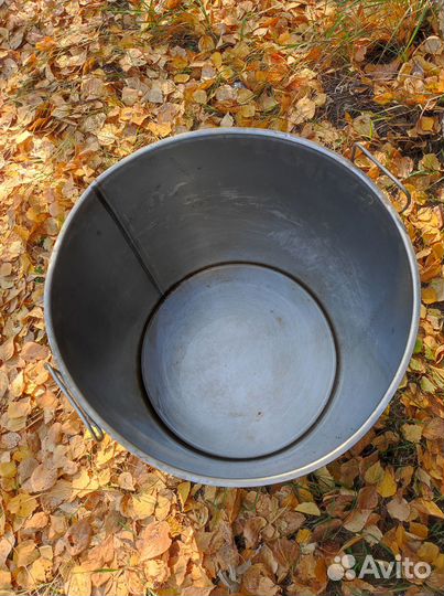 Бак из нержавейки, бутыли для вина