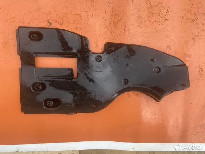 Защита днища кузова задняя правая Lexus Ls 250