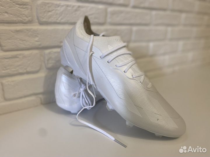 Футбольные бутсы adidas
