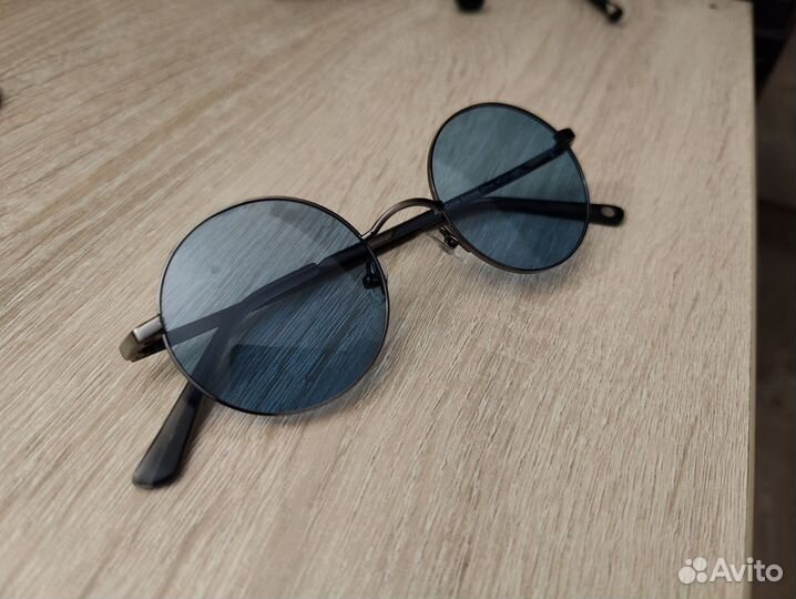 Солнцезащитные очки John Lennon