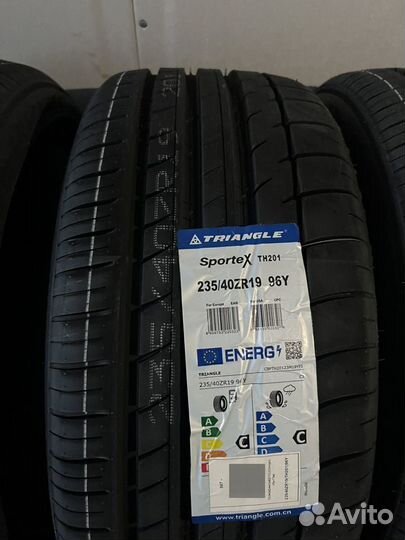 Triangle TH201 Sportex 235/40 R19 96Y