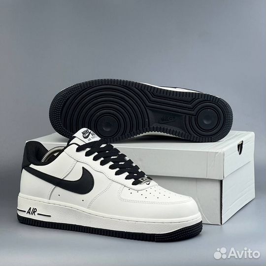 Кроссовки Nike Air Force 1 Черно-Белые с мехом