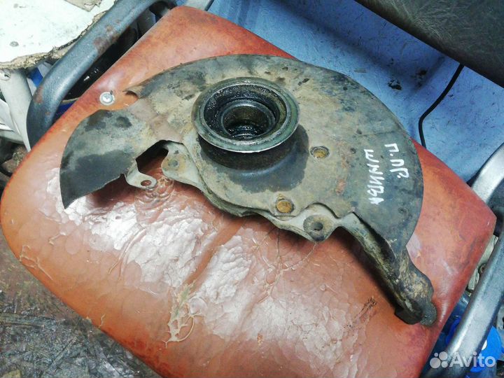 Кулак поворотный передний правый Нива Шевроле