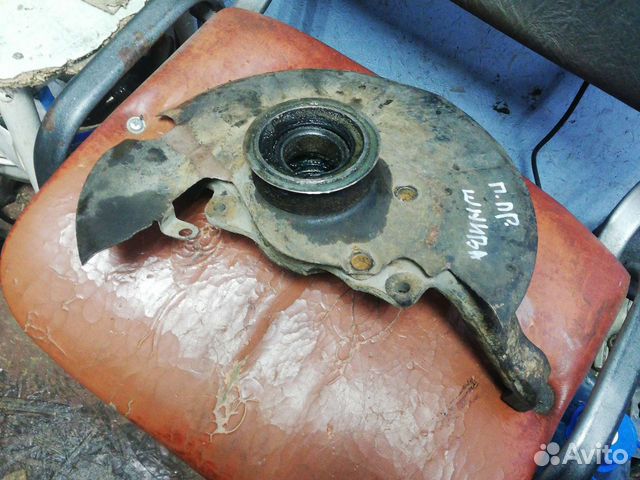 Кулак поворотный передний правый Нива Шевроле