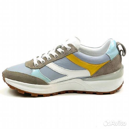 Кроссовки женские