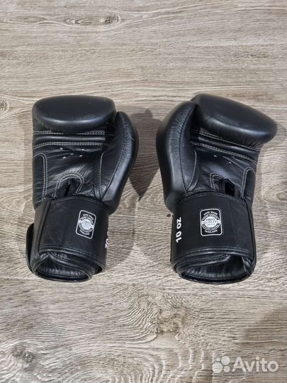 Боксерские перчатки Twins