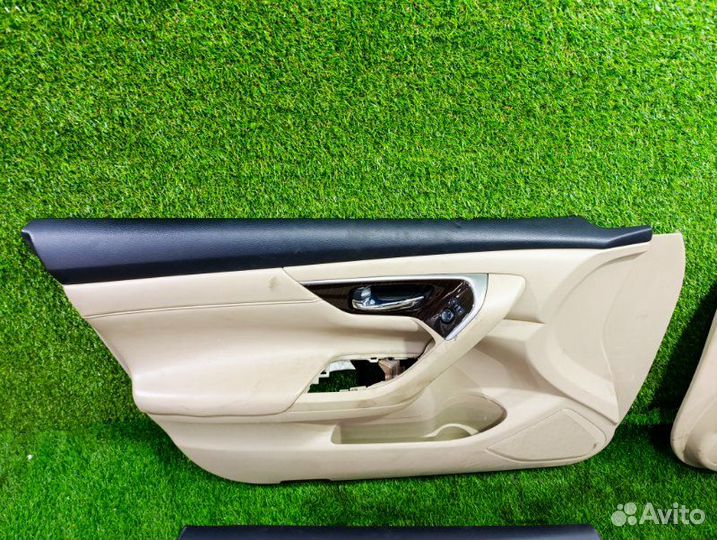 Обшивка двери комплект Nissan Altima L33 VQ35DE