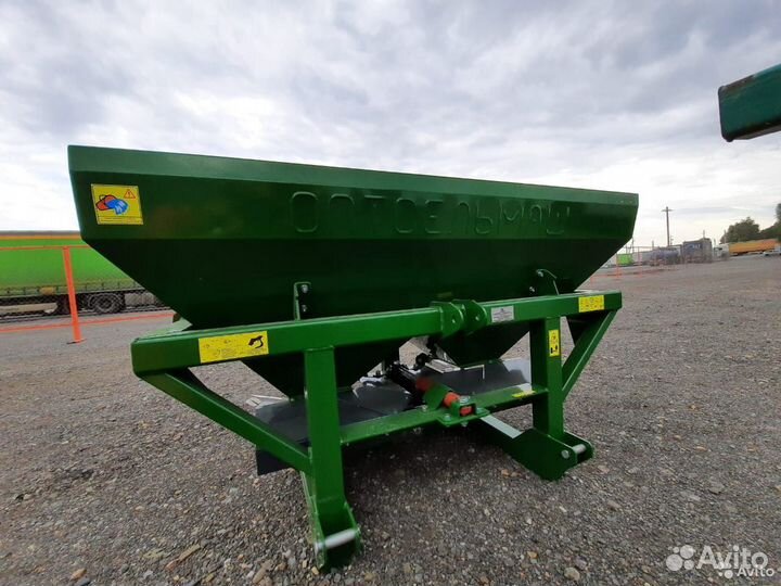 Разбрасыватель удобрений Оптсельмаш Фермер 900, 2022