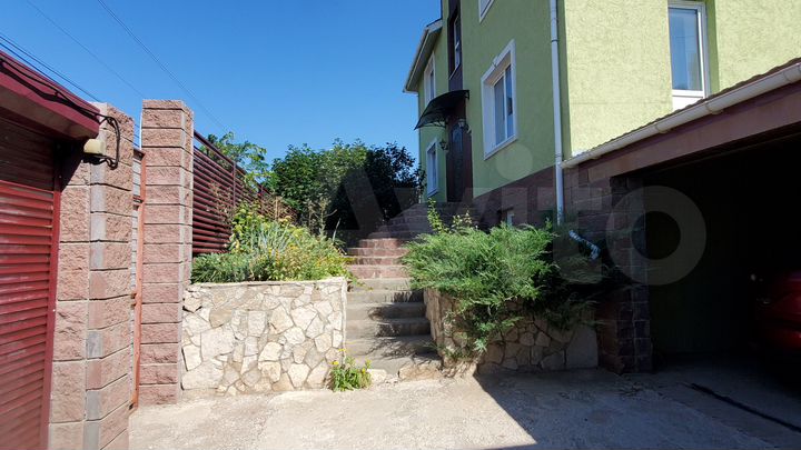 Дом 301 м² на участке 6,1 сот.