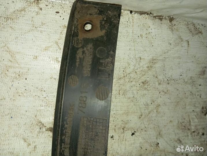 Накладка подкрылка Nissan Note E11