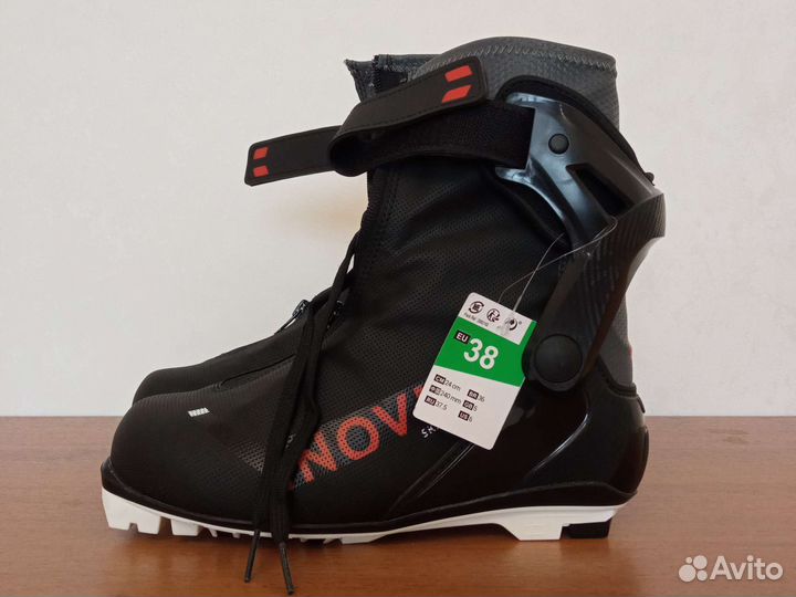 Лыжные ботинки коньковые