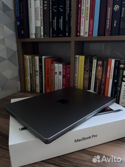 Apple MacBook Pro 14, 512 GB, M1 Pro, 2021