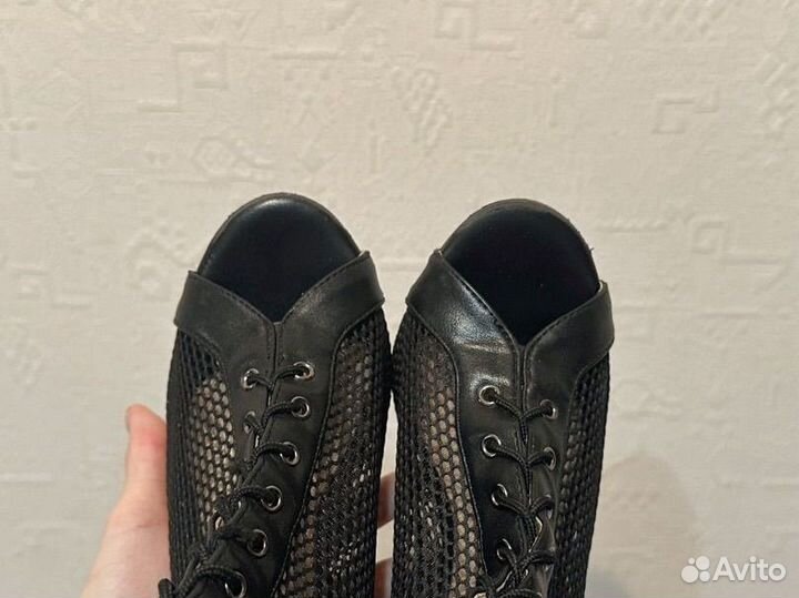 Туфли хиллс 37-38 р-р
