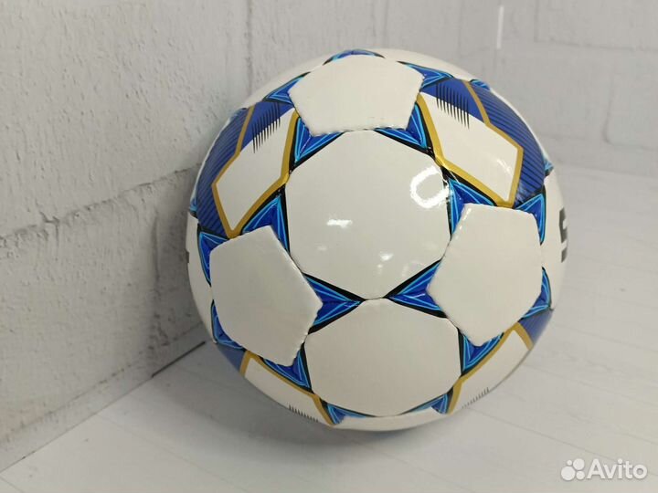 Футбольный мяч