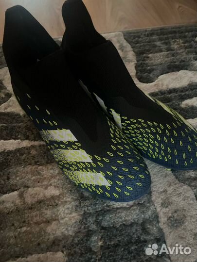 Футбольные бутсы adidas predator