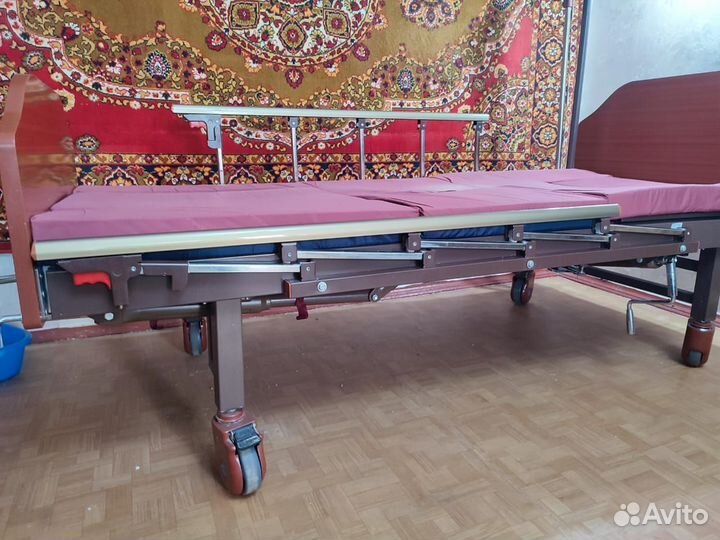Медицинская кровать для лежачих больных