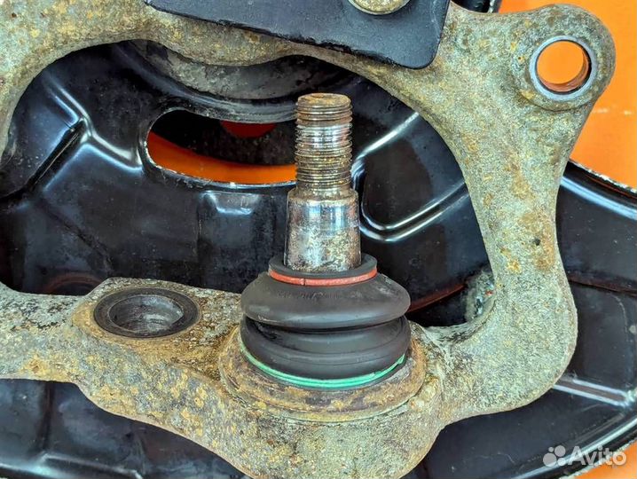 Кулак поворотный передний правый w211 E-class 6