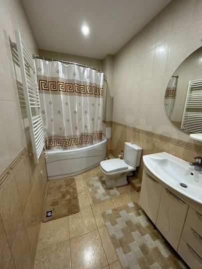 2-к. квартира, 74 м², 3/10 эт.