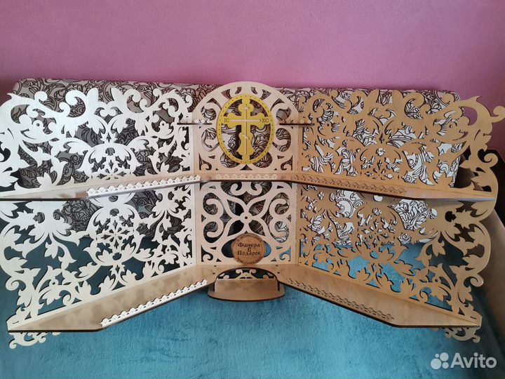 Полка под иконы (иконостас)