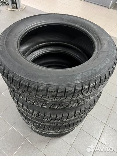 Bridgestone Blizzak Revo GZ 225/60 R17