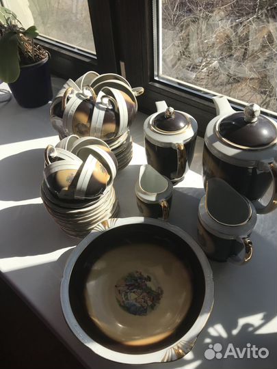 Продам большой сервиз (чайно-кофейный)